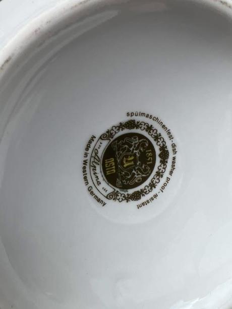 Krasny porcelanovy velky cajnik cca 1,5 litra na c,