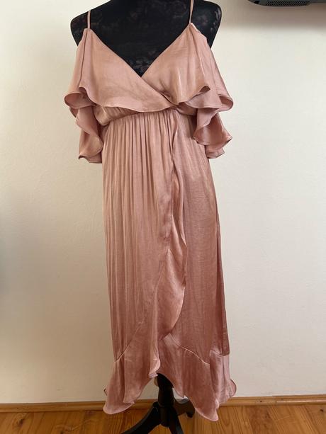 Šaty s volánmi staroružové, 36