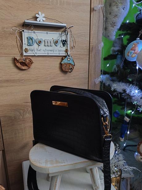 Dámska čierna kabelka, 