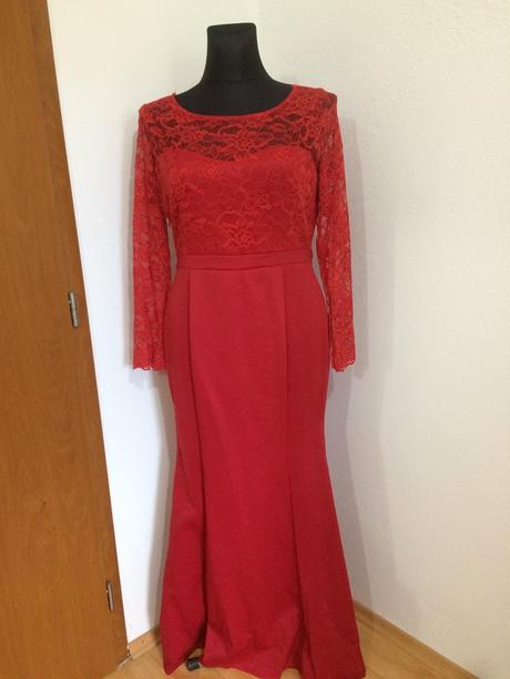 Spolocenske saty, 44