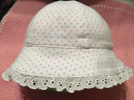 Klobúčiky na leto s motýlikom, pásikavý, 9 ks, rada,74