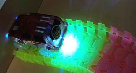 Svetelné autíčko s dráhou 240cm,