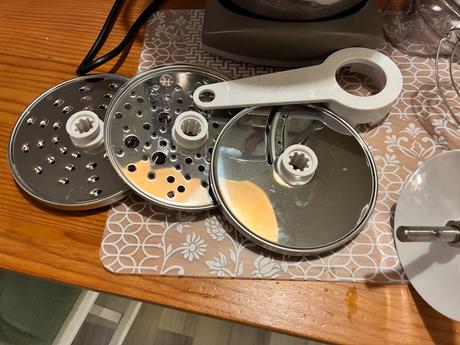 Kuchynsky robot eta gratus, eta