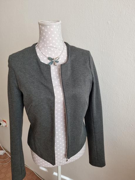 Sivé sako reserved 38, reserved,38