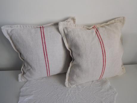 Vankúše menšie , vačšie, podlhovasté,, 