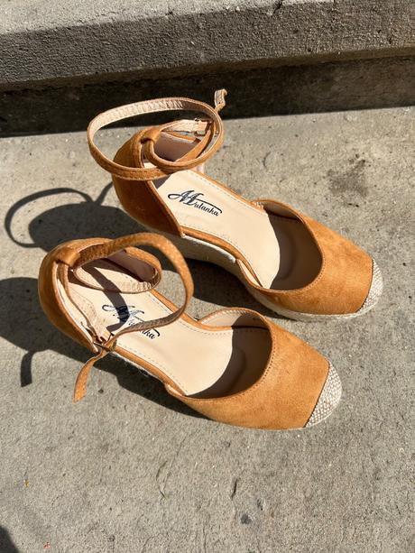 Sandále na klinovom opätku, 38