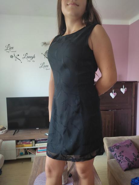Cierne saty, s