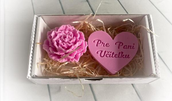 Ako vytvoriť sviečku s odtlačkom textu?