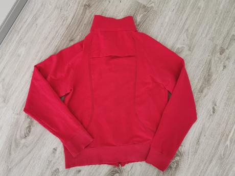 Krásna červená mikina veľ s, s