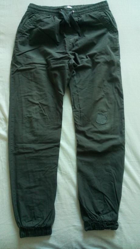 Nohavice na donosenie, 158