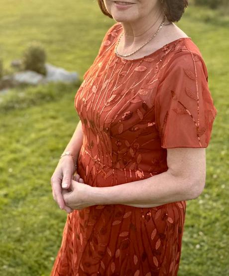 Spoločenské šaty, 42