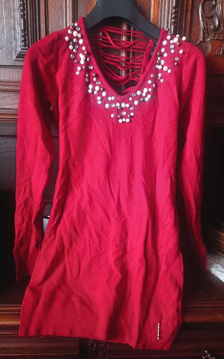 Nádherný sveter s perlickami, s