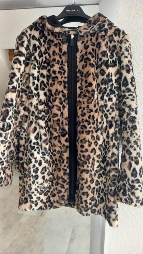 Krasna bundička zn. infinite, 38