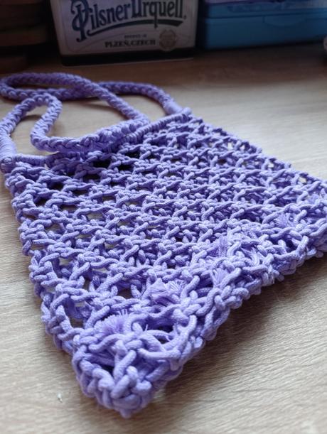 Fialová taška l'oréal,