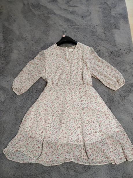 Kvietkované šaty, s