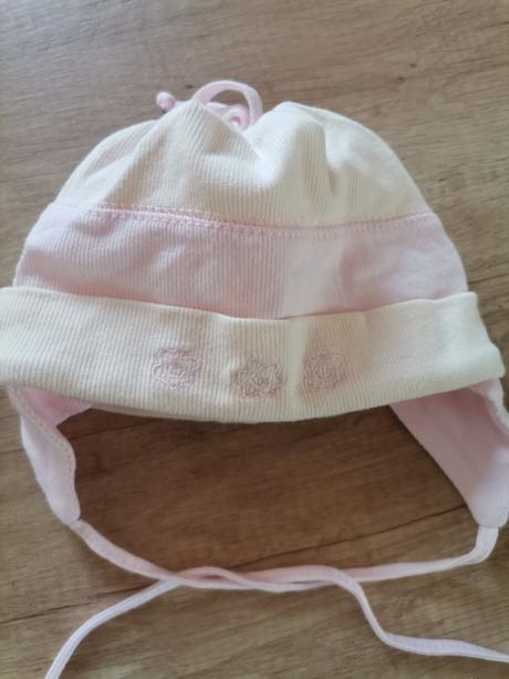 Dievčenska čiapka so snurkami, 62