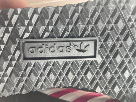 1x v interieri obuté adidas tenisky, adidas,38