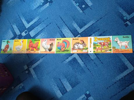 Leporelo zvieratká na dvore,