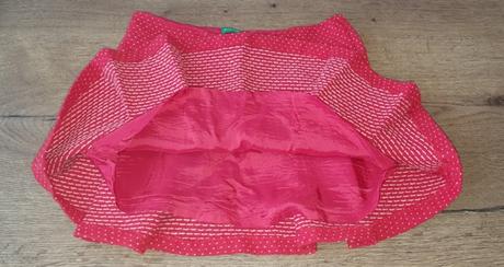 Červená sukňa, 128