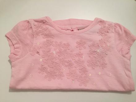 Tricko s 3d kvetmi v top stave, next,74