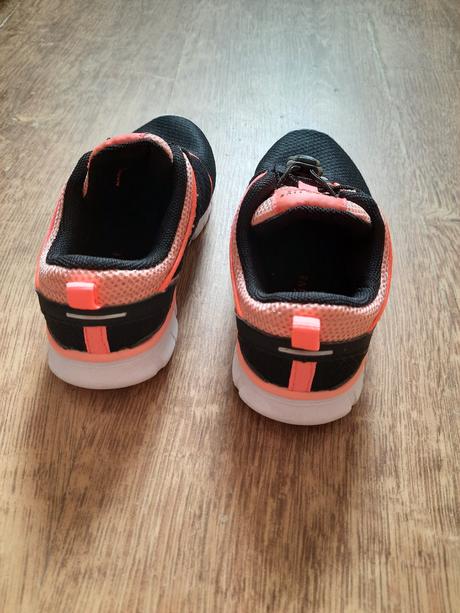 Tenisky, reserved,29