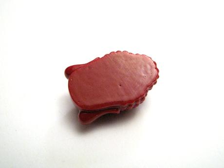 Tmavočervená korálka budha - hlava,