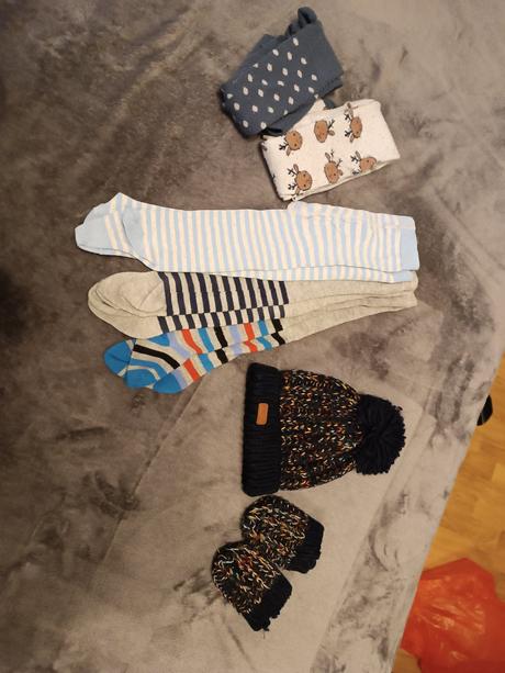 Čiapka s brmbolcom - do 6m + pančušky grátis, 74