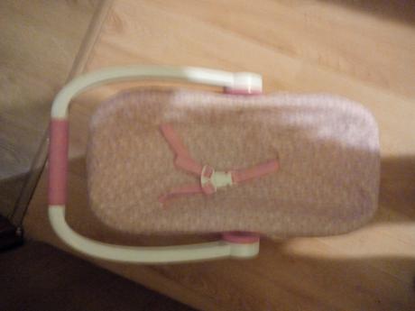 Autosedačka pre bábiky, 