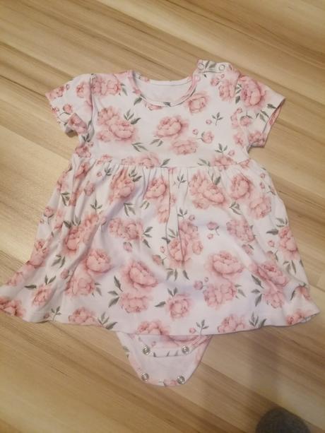 Šaty so zapínaním, 80