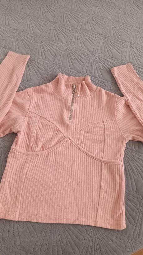 Moderný vrúbkovaný top, 36