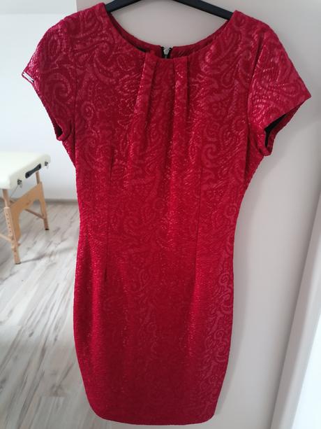 Elegantne červené saty, 40