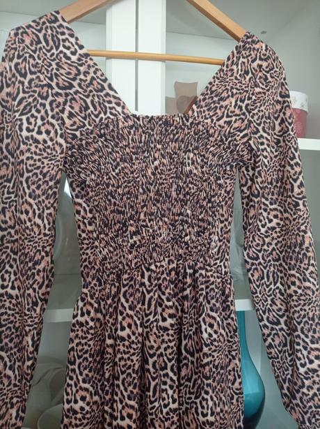 Šaty s leopardím vzorom, 