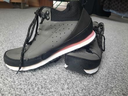 Turisticke vyssie tenisky, 36