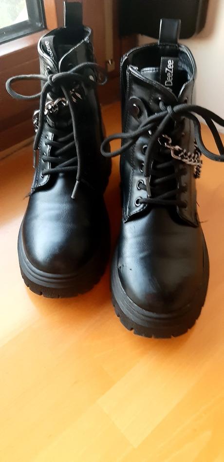 Čižmičky deezee, 33