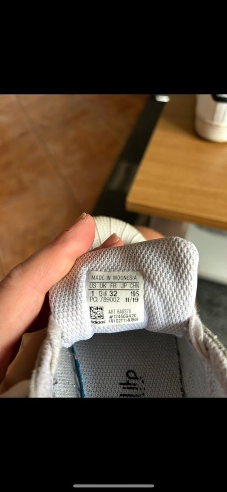 Adidas vel 32, adidas,32