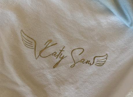 Šaty s kapucou a aplikáciami new collection uni v.,