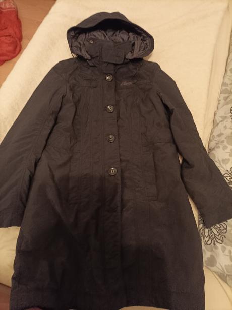 Dlhý čierny kabát už aj s poštou, xs