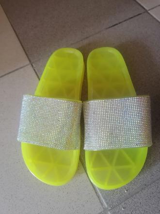 Šľapky neonove, 39