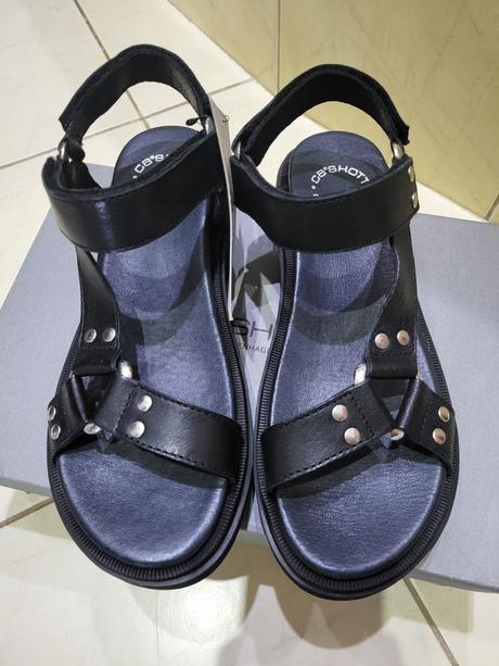 Kožené čierne sandále, 38