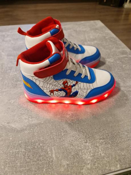 Tenisky spiderman svietiace, primark,31