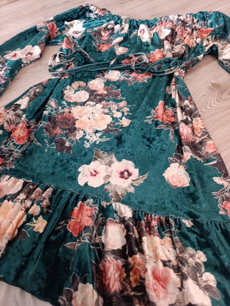 Krásne zamatové šaty, 