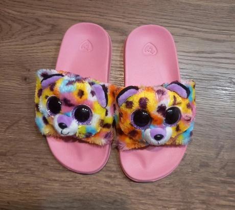 Šľapky pre malú parádnicu, 31