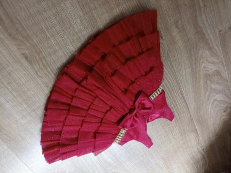 Slávnostné šaty, 74