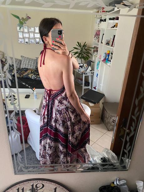 Dámske šaty s holým chrbtom, amisu,m