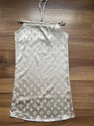 Saty s potlacou, 140