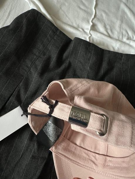 Šiltovka karl lagerfeld, 