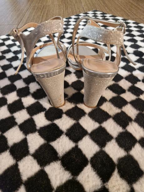 Krásné sandále, 38