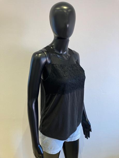 Dámske rebrované tričko s tylom a čipkou, m