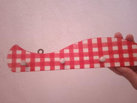 Retro drevený vešiak,