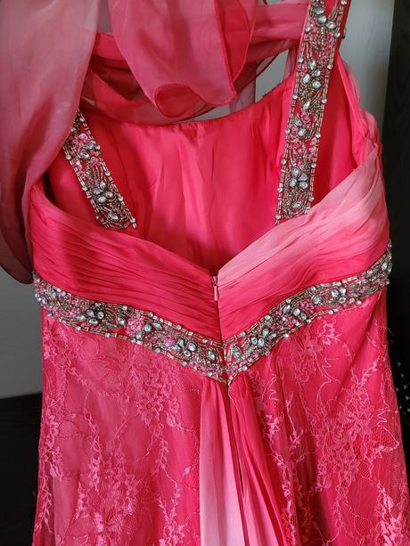 Dlhé spoločenské šaty, 40